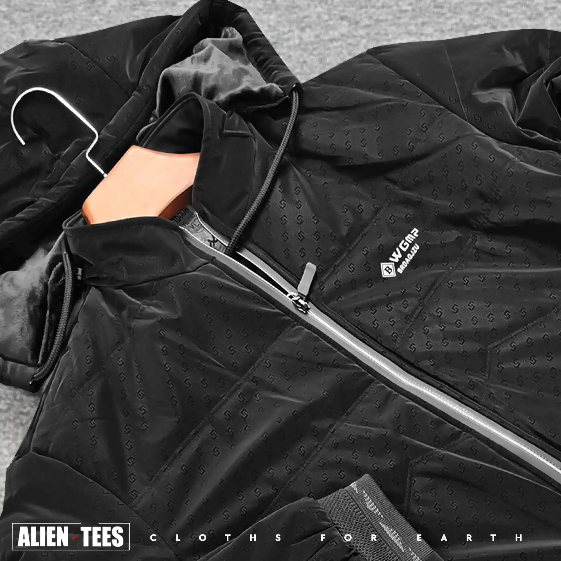 7W25 Smoky Black - Glossy Synth Padded Jacket